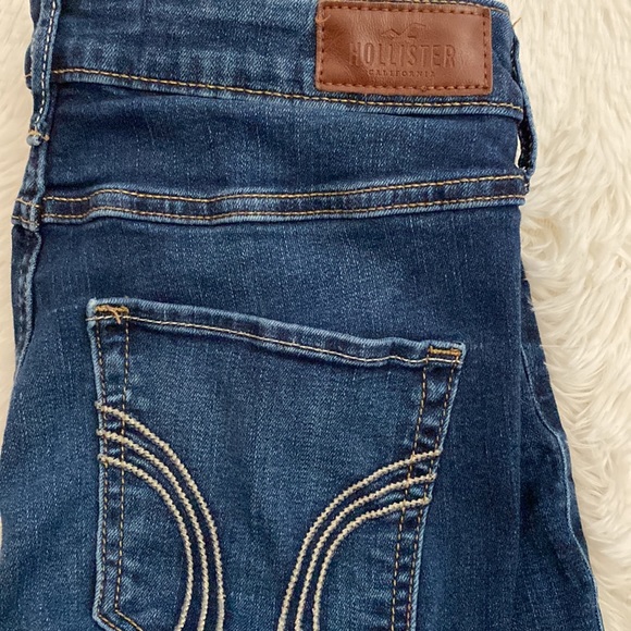 Gently worn Hollister Jeans - Picture 4 of 4